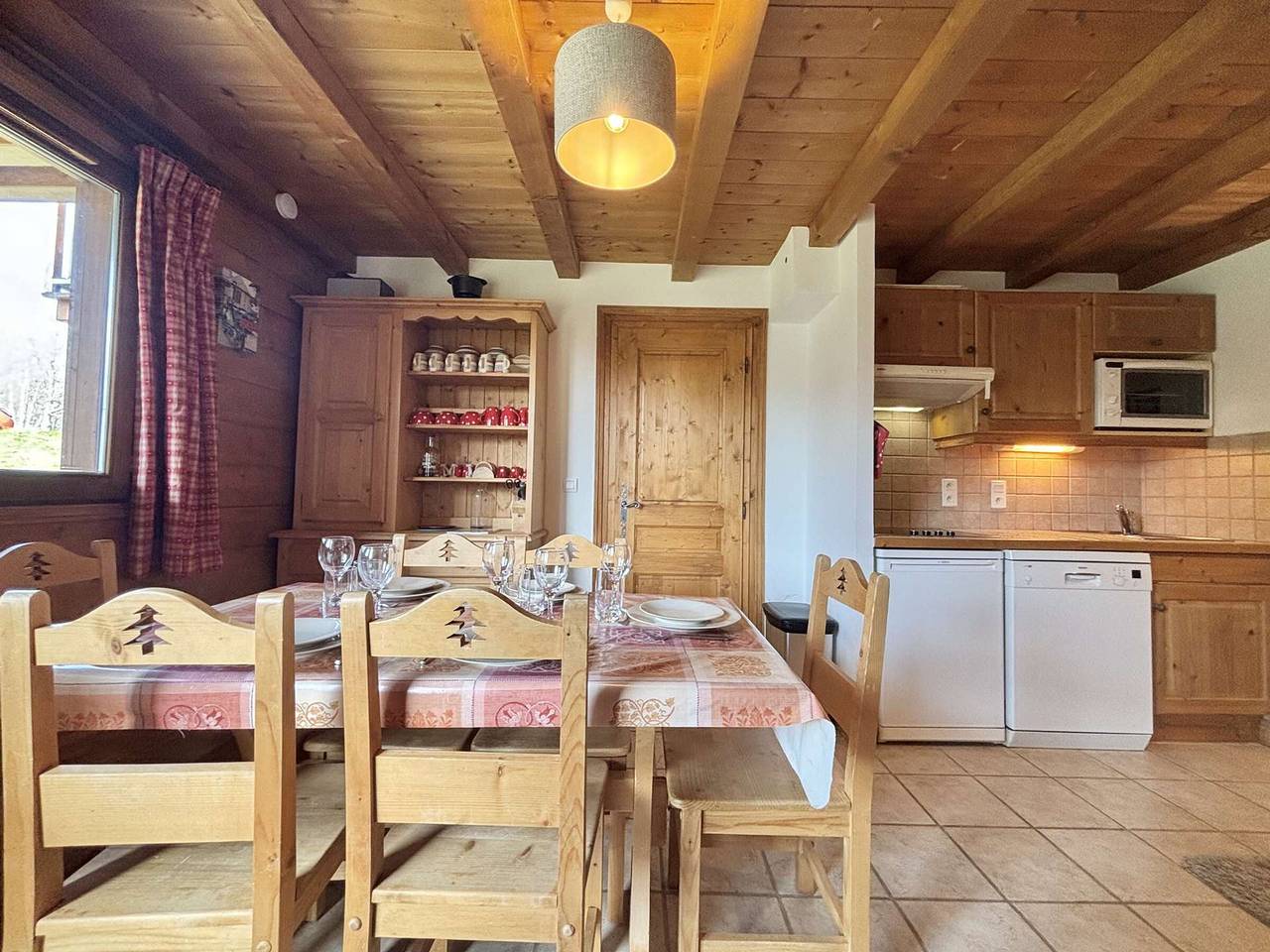 Entire apartment, 3-room apartment in Crest-Voland, 7 people, parking in Cohennoz, Albertville region
