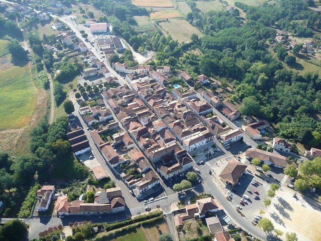 Appartement entier, Zecamping 3* piscine couverte piscine chauffée appart Tv Lv clim 35m2 in Cassen, Région de Dax