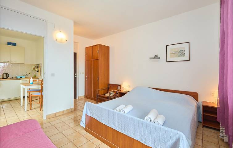 Apartamento de férias inteiro, Retiro à beira-mar: WiFi, AC, Terraço, Estacionamento, 200m da praia in Velika Saplunara, Saplunara