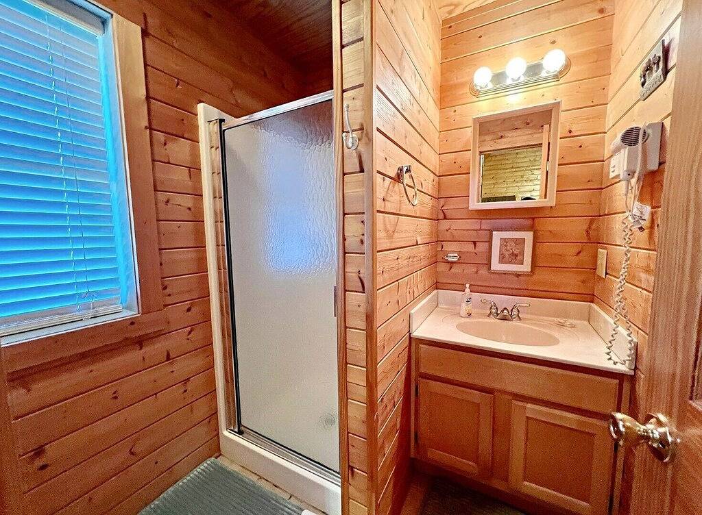 Gemütliche Hütte in der Nähe von Blue Ridge Parkway, Haustiere erlaubt, Teich, Gas Frpl in Blue Ridge Parkway, Ashe County