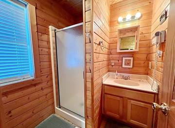 Log Cabin for 4 Guests in Blue Ridge Mountains, North Carolina, Picture 1