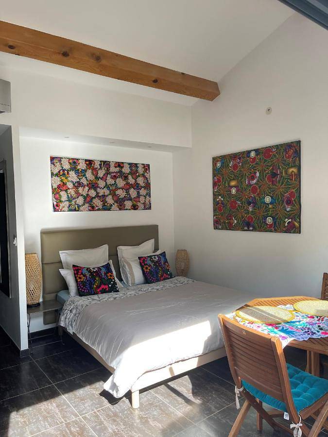 Chambre d’hôte pour 3 personnes, avec piscine ainsi que vue et jardin à Saint-Maximin-la-Sainte-Baume - 4