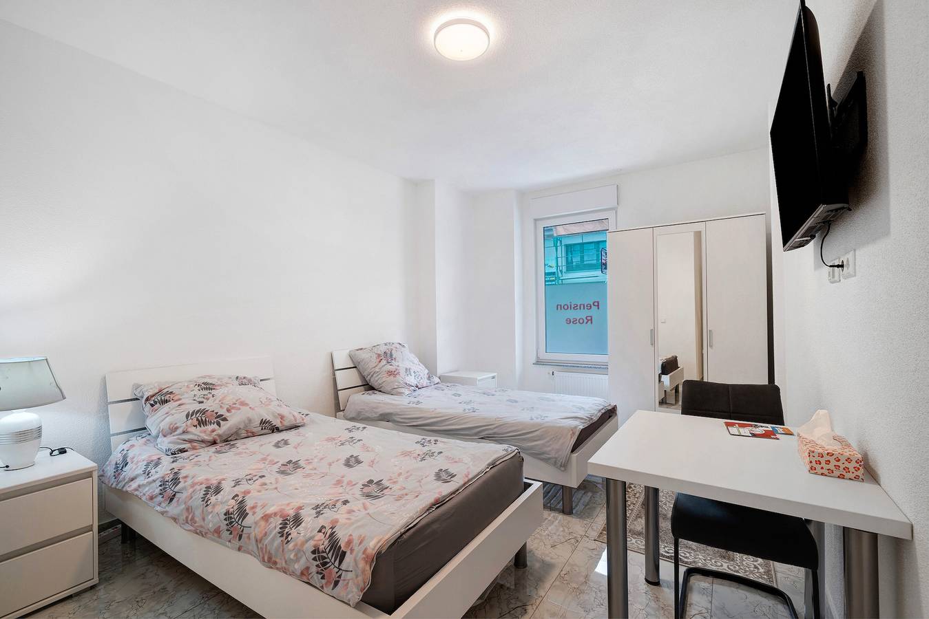 Zimmer '3' mit gemeinsamer Terrasse und Wlan in Albstadt, Neckar-Alb