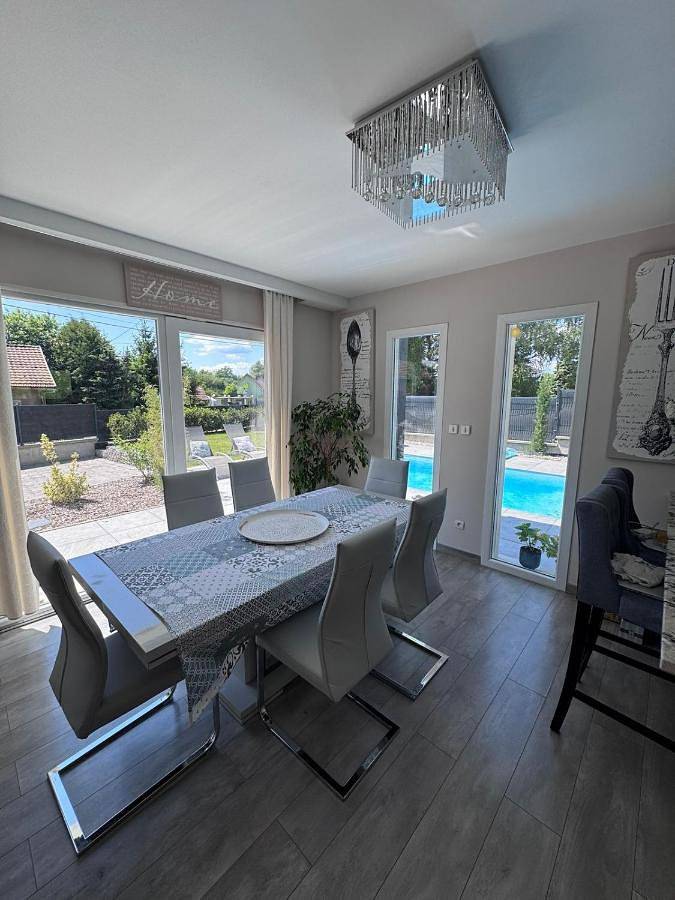 Location de vacances pour 6 personnes, avec vue ainsi que piscine et terrasse à Essert