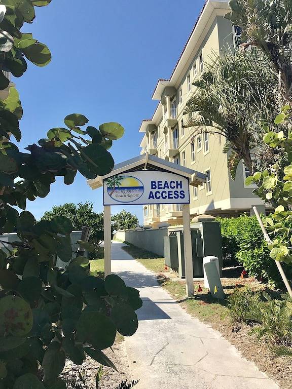 Vacation rental for 4 people, with terrace and yard as well as pool in Indian Shores