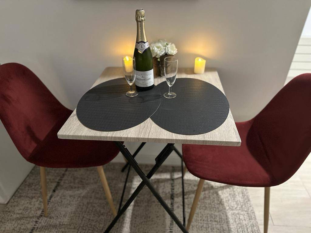 Appartement entier, Studio with Spa Bath in Loire-Authion, Région d'Angers