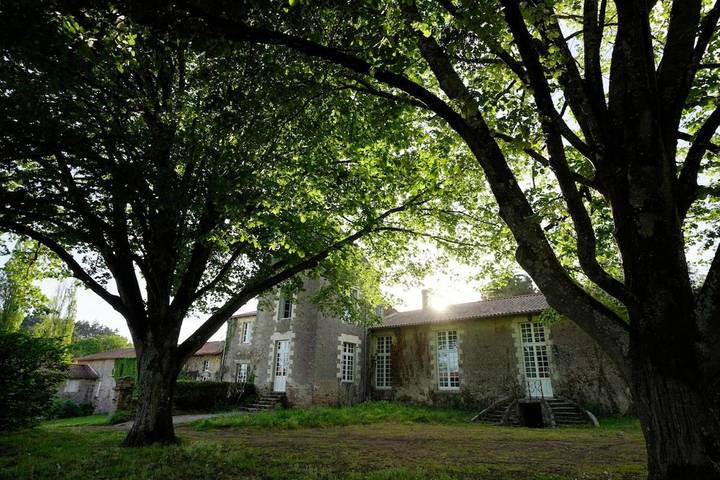 Location de vacances pour 14 personnes, avec jardin ainsi que jacuzzi et piscine à Château-Thébaud - 3