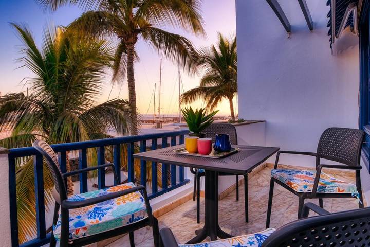 Last minute apartment for 4 people, with Balcony and Terrace as well as Lake view and View in Puerto Calero Marina