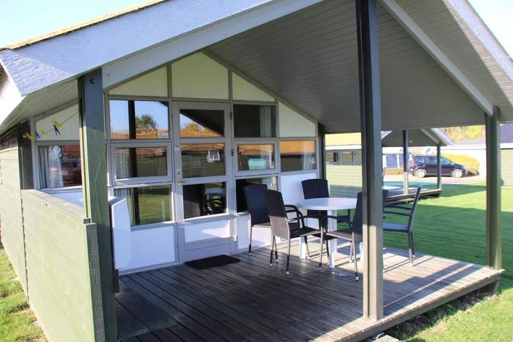 Camping für 4 Personen, mit Whirlpool und Terrasse sowie Pool und Sauna auf Seeland