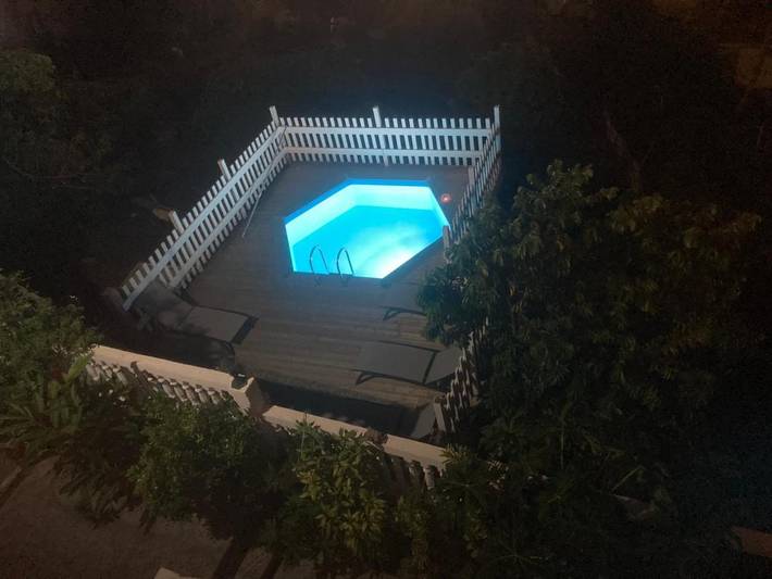 Gîte pour 2 personnes, avec vue ainsi que piscine et jardin à Terre-de-Bas - 4