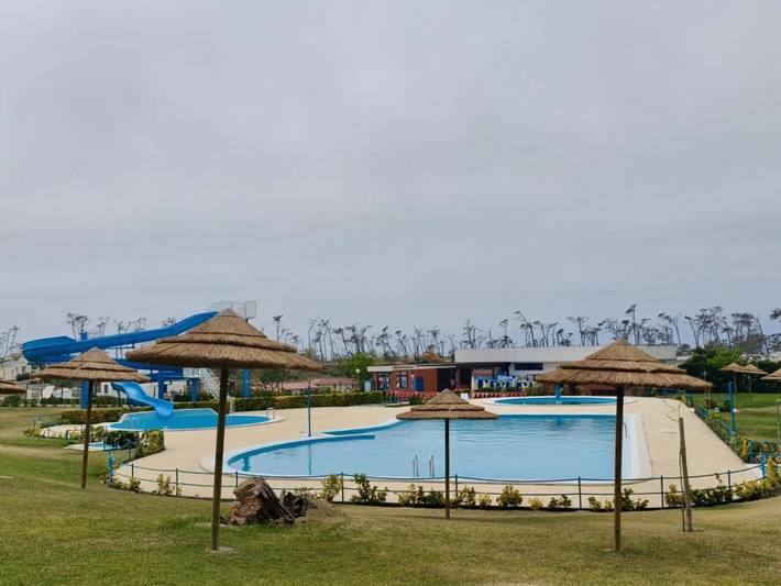 Location de vacances pour 2 personnes, avec piscine et bassin pour enfant ainsi que terrasse et jardin dans São Pedro de Moel - 3