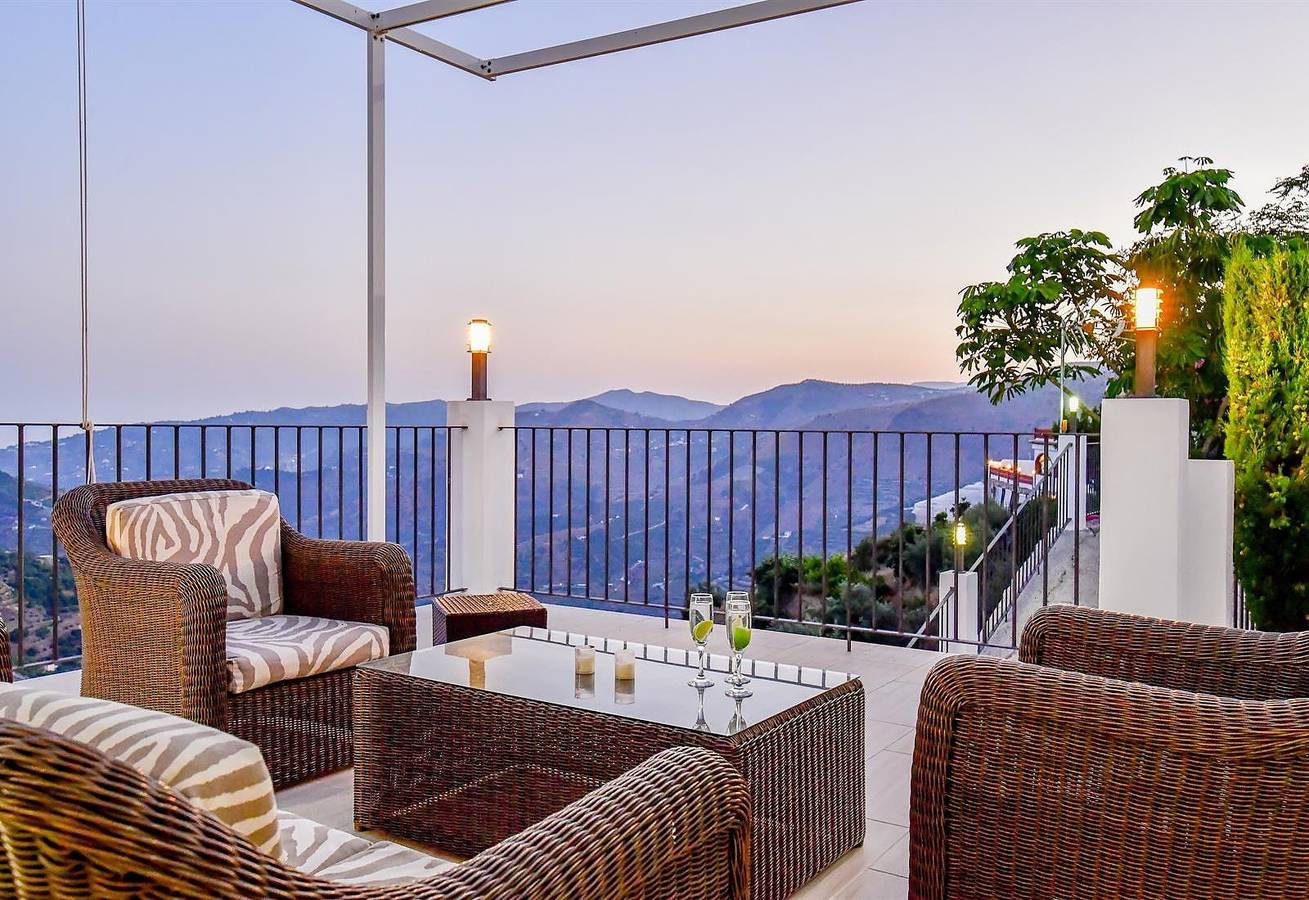 Casa Afrodite with Pool & Wi-Fi in Jete, Costa Tropical