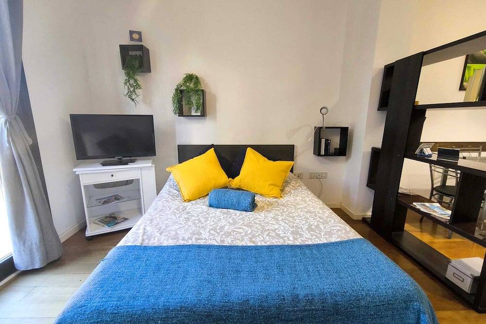 Apartamento entero, Estudio Abad con vistas al Castillo de Santa Barbara a 5 minutos de la playa in El Barrio, Alicante