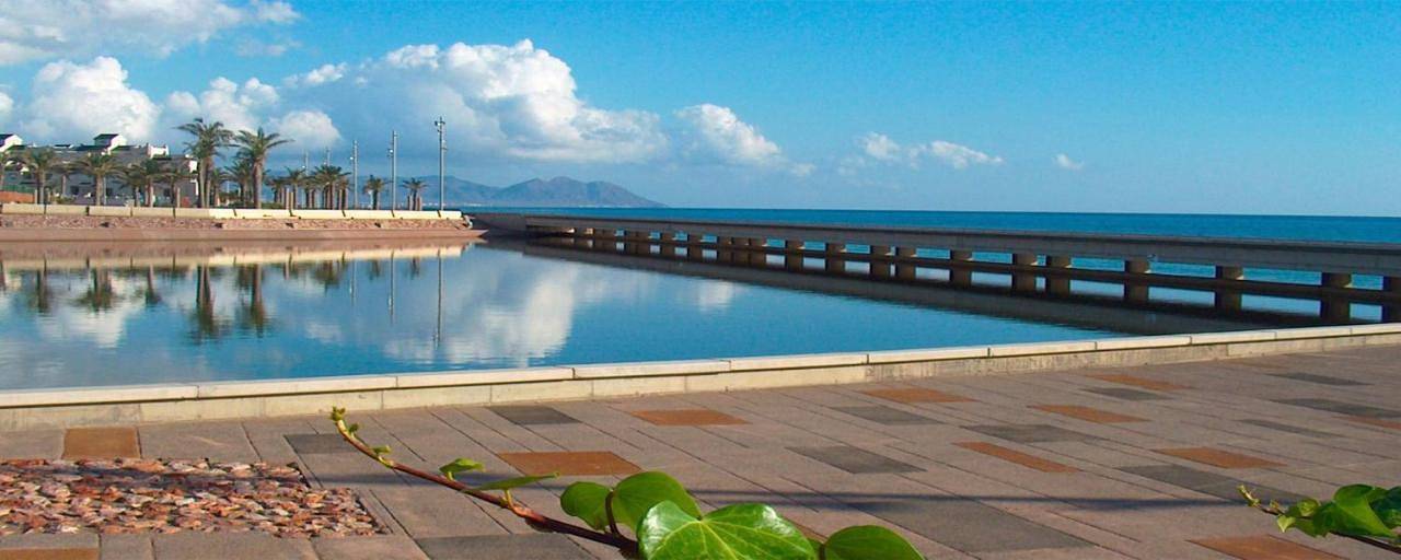 Apartamento entero, Three-Bedroom Apartment in Retamar, Almería