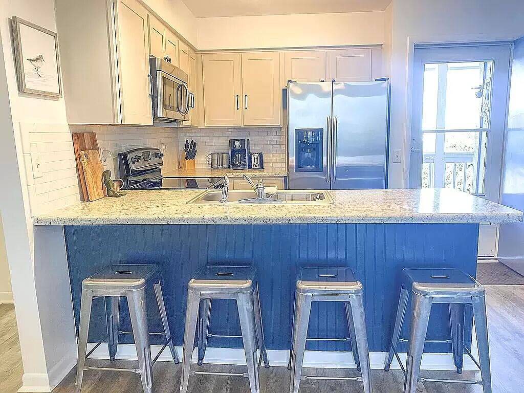 Ganze Wohnung, Clean & Ready for Guests! Recently Remodeled, Steps to the Beach! in Miramar Beach, Emerald Coast