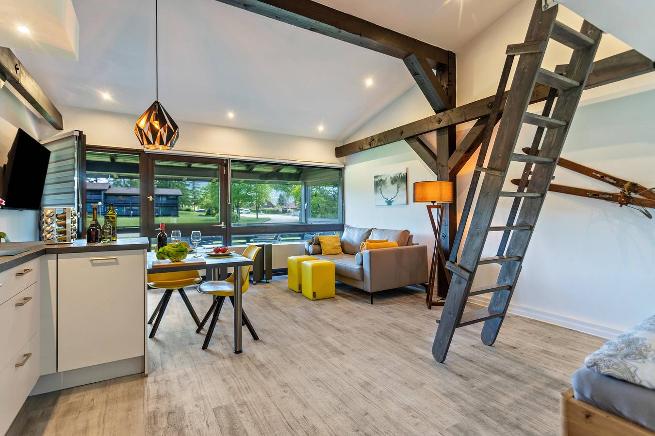 Entire apartment, Boutique Apartment near Lake Chiemsee with Mountain Views & Balcony in Siegsdorf, Bavarian Alps