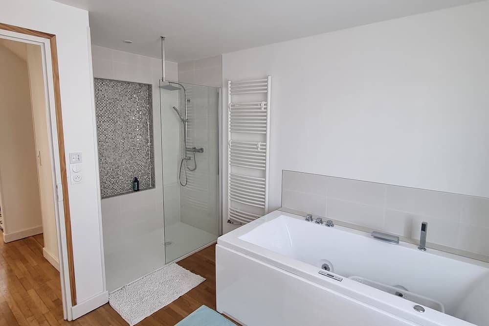 Châlons : Cocooning stay with Balneo, Garden and Garage in Châlons-en-Champagne, Marne