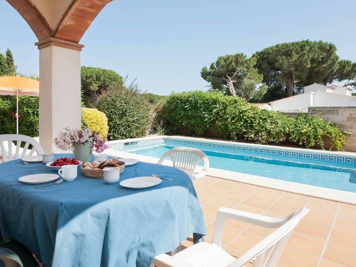 Villa con jardín y piscina en Riells.Hutg-000995 in La Escala, Alt Empordà