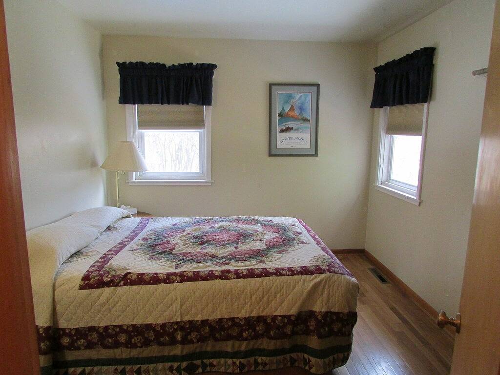 Old Town Cottage: Eingebettet auf einem bewaldeten Hügel am Rande von Hill City in Hill City, Black Hills