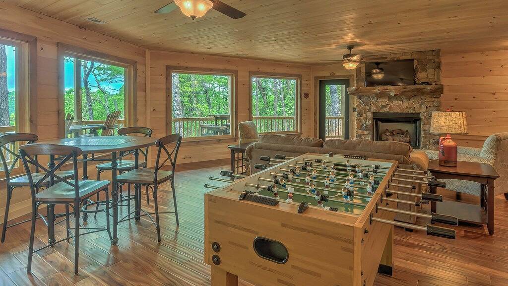 Endless Views, Secluded Cabin Hot Tub & Fireplaces in Cherry Log, Chattahoochee National Forest