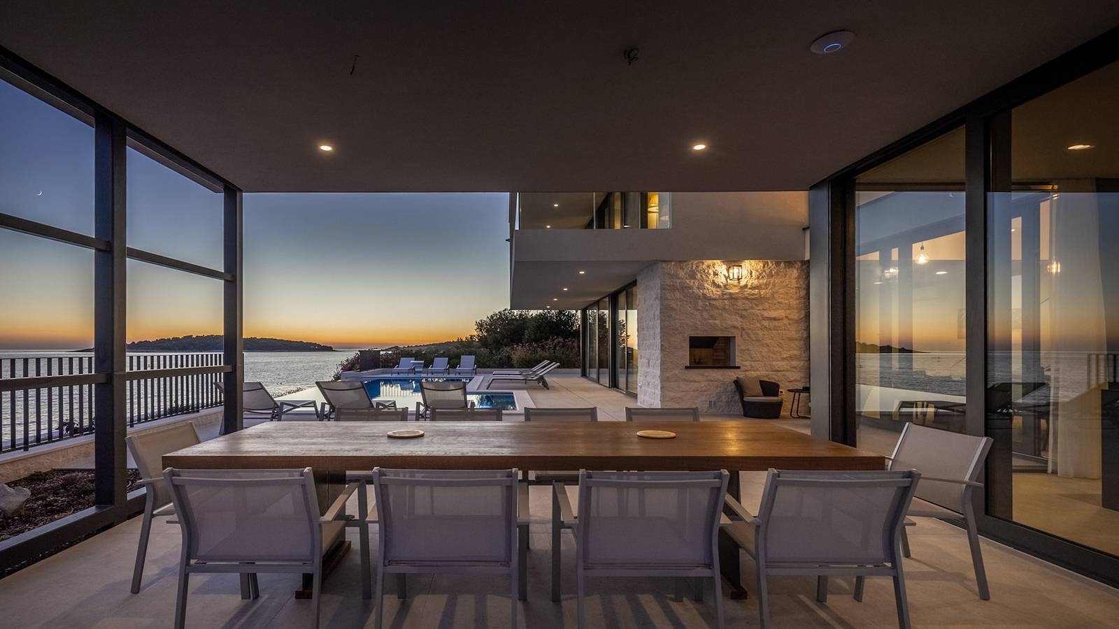 Villa Minerva - Luxusvilla am Wasser mit beheiztem Pool und Sauna für 10 Gäste in Rogoznica, Šibenik-Knin