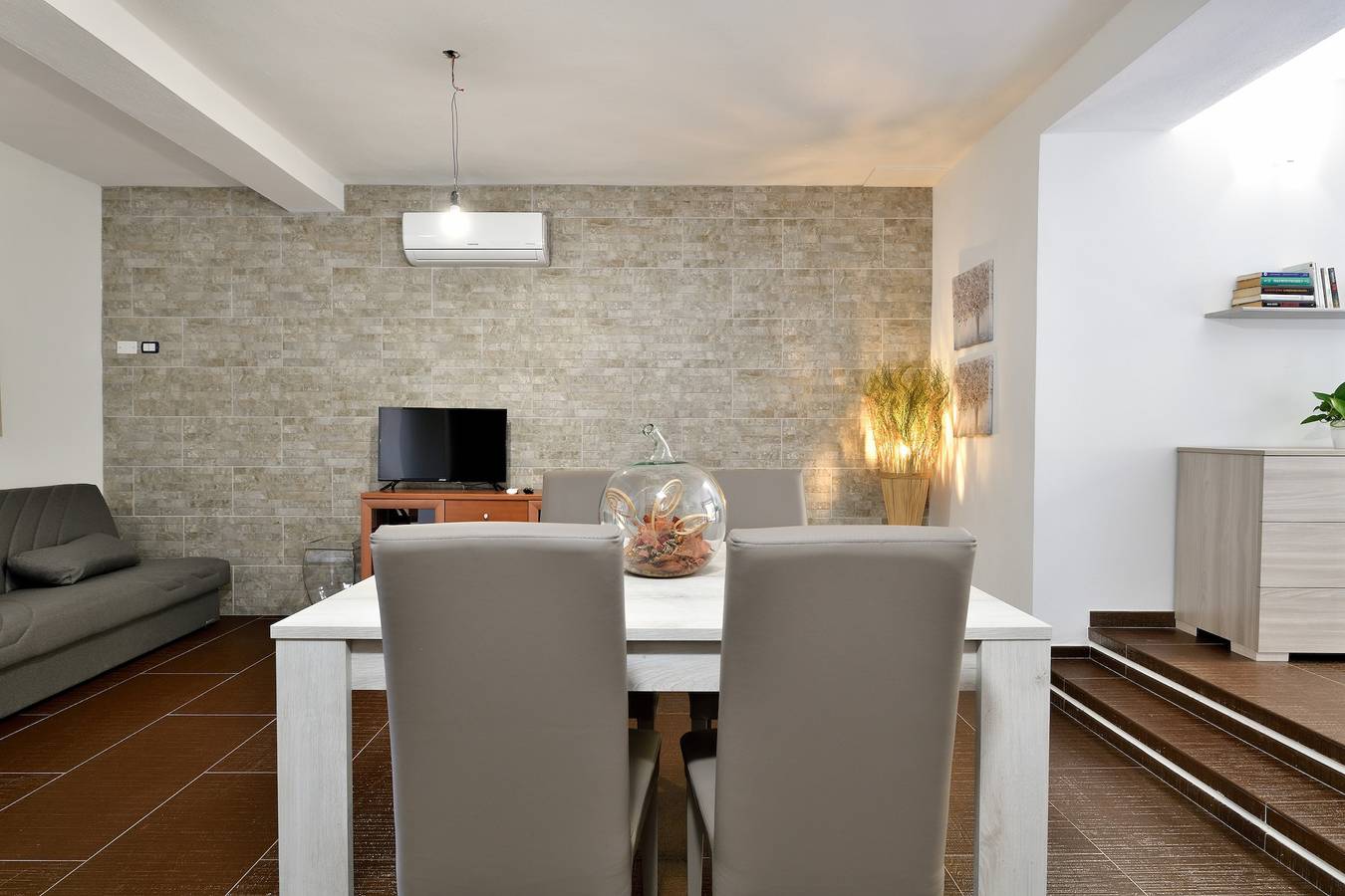 Appartamento intero, Appartamento "Damaria" con giardino in comune, aria condizionata e Wi-Fi in Loceri, Barbagia