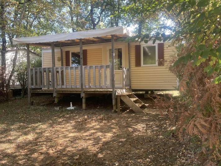 Mobil home pour 5 personnes, avec piscine, animaux acceptés à La Chapelle-Aubareil