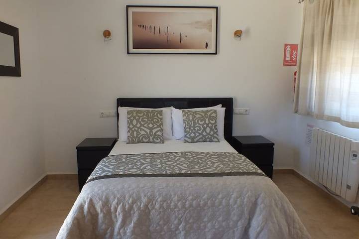 Huge Accessible Group Villa ,No Chlorine Pool, Hot Tub Games area,Cinema Room in Fuente del Conde, Iznájar