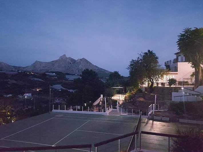 Casa rural para 12 personas, con Balcón y Jacuzzi además de Terraza y Jardín en Castell de Castells