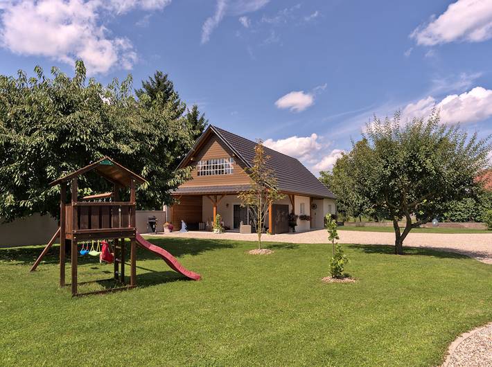 Gîte pour 4 personnes, avec terrasse et jardin