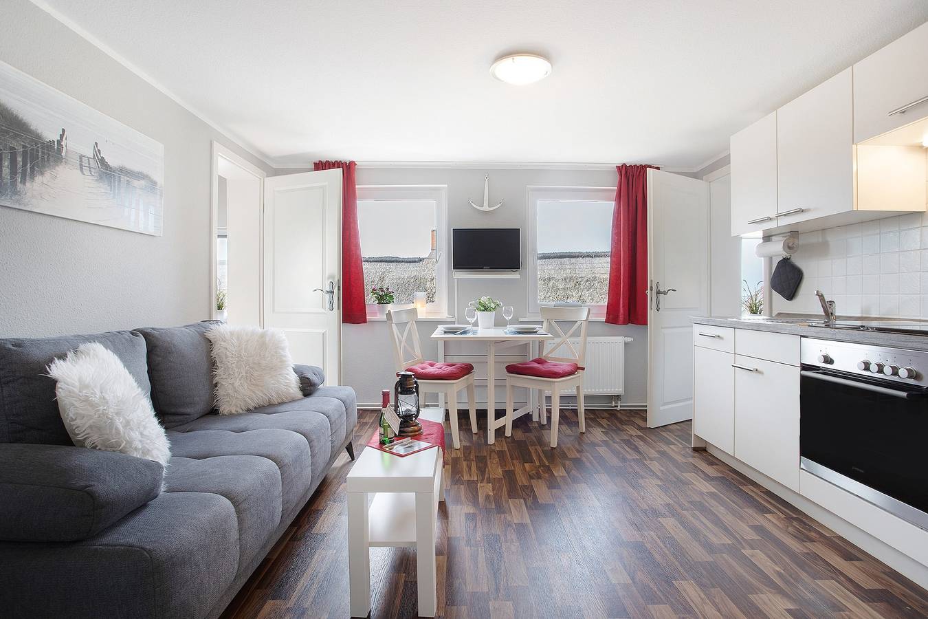 Ganze Wohnung, Ferienwohnung 'Kapitänsferienhaus Hiddenseeblick' mit Gemeinschaftsterrasse und Wlan in Schaprode, Rügen