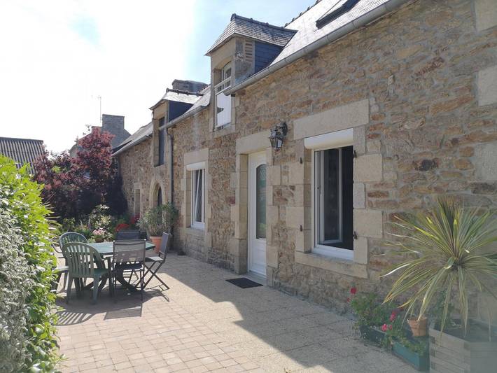 Gîte pour 6 personnes, avec terrasse et jardin