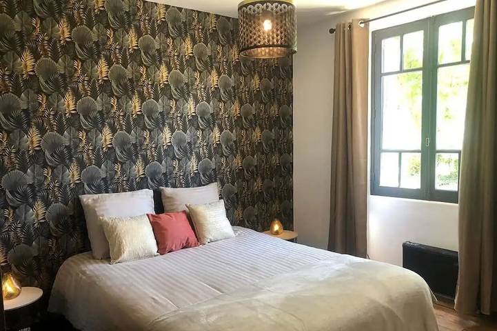 Gîte pour 6 personnes, avec jacuzzi et jardin à Saint-Cyr-les-Champagnes - 2