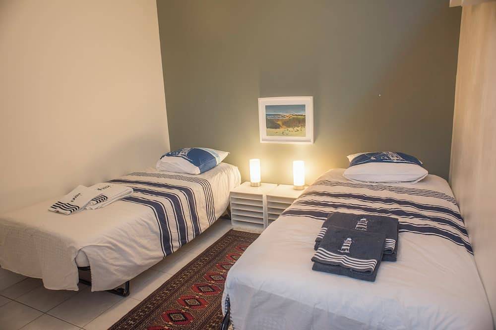 Appartement entier, La Meilleraye appartement spacieux Rdc avec terrasse, centre ville in Port-Louis, Côte des Mégalithes