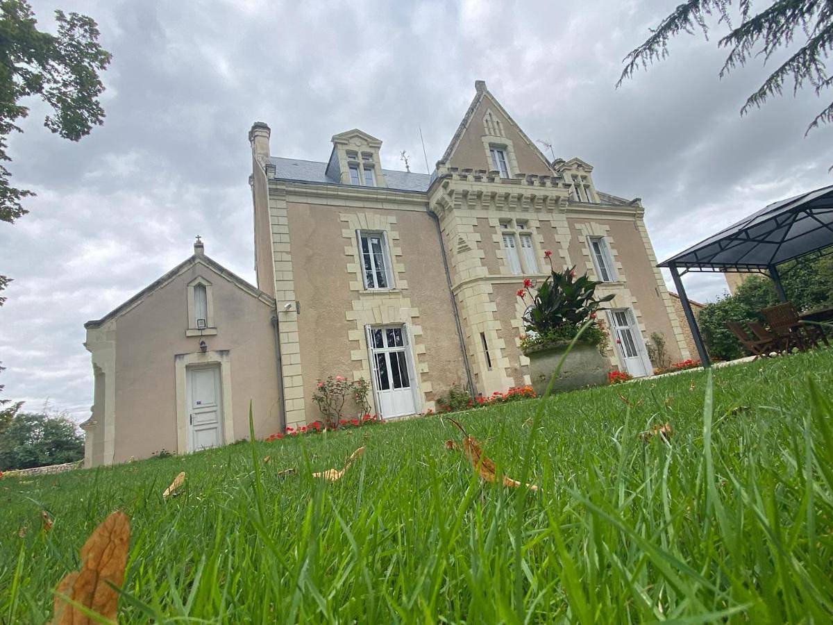 Villa with Private Pool in Pas-de-Jeu, Deux-Sèvres