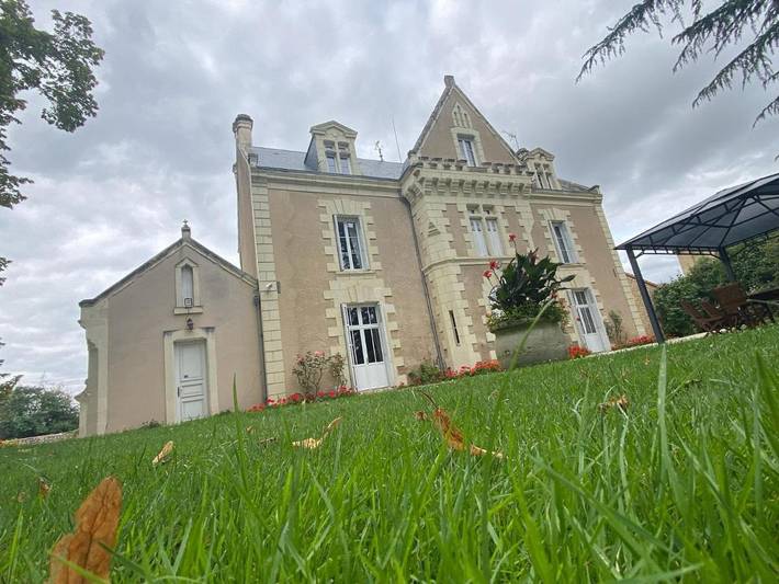 Location de vacances pour 15 personnes, avec Terrasse et Jacuzzi ainsi que Jardin et Piscine à Pas-de-Jeu