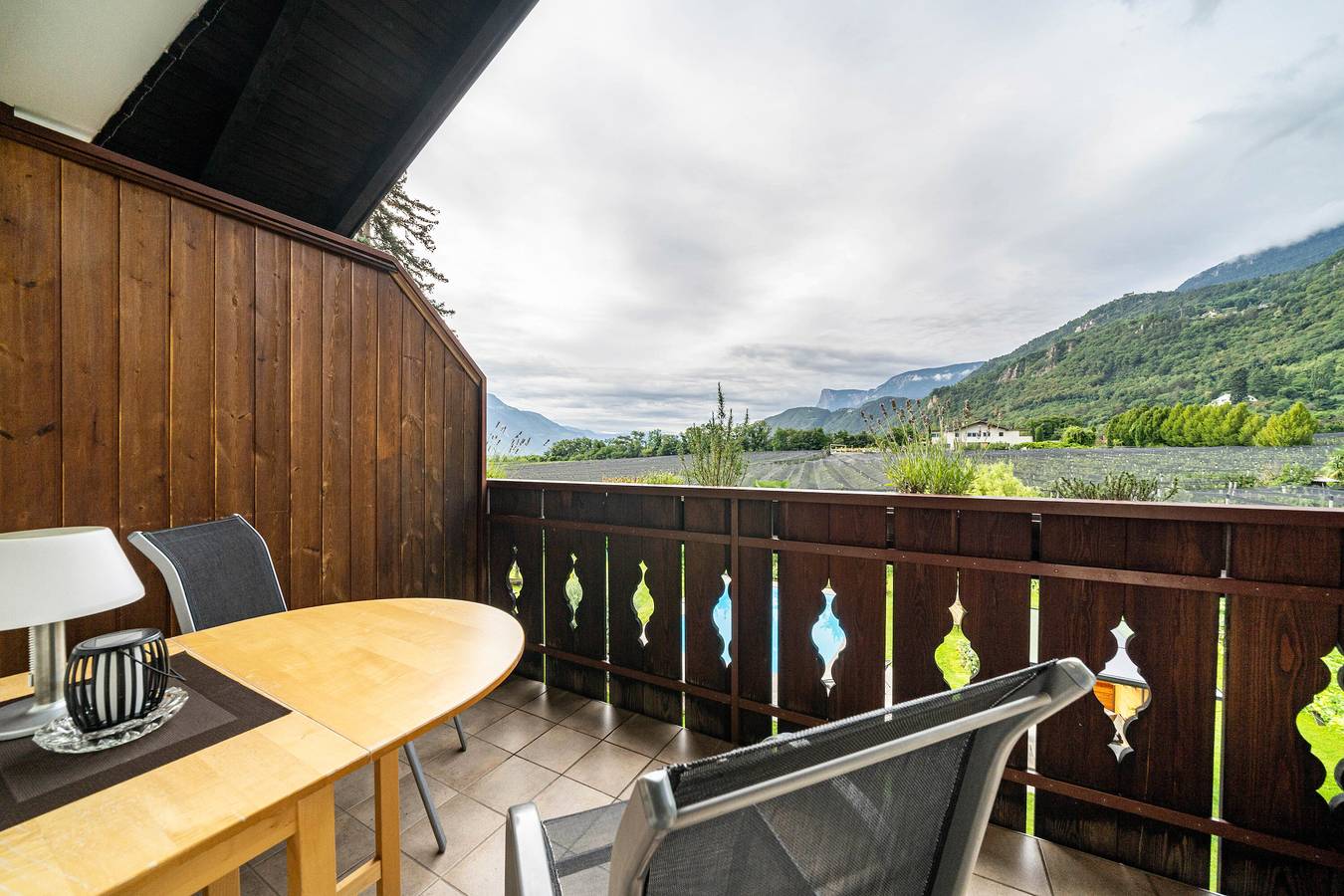 Ganze Wohnung, Ferienwohnung 'Erlengut Hippolyt' mit Bergblick, Gemeinschaftspool und Wlan in Niederlana, Lana
