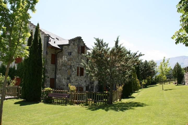 Location de vacances pour 8 personnes, avec terrasse et jardin ainsi que piscine et vue à Benasque - 2