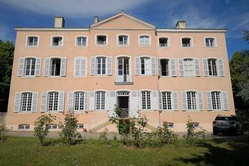 Château pour 16 personnes, avec piscine et jardin dans Rhône