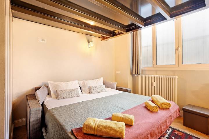 Appartamento intero, Appartamento "Dezza Loft" con terrazza privata, Wi-Fi e aria condizionata in Milano, Provincia di Milano