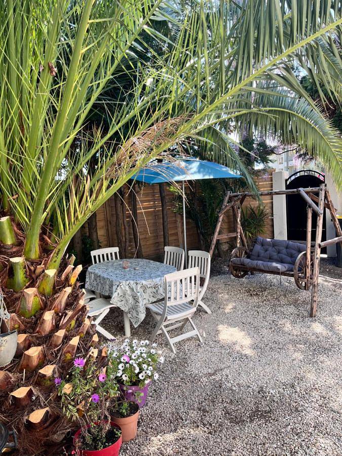 Villa la désirée, Haut de la villa très lumineux, entièrement rénovée, 3 pièces, climatisé, parking privé dans 120m2 de jardin, proche plage ! in Antibes, Côte méditerranéenne (France)