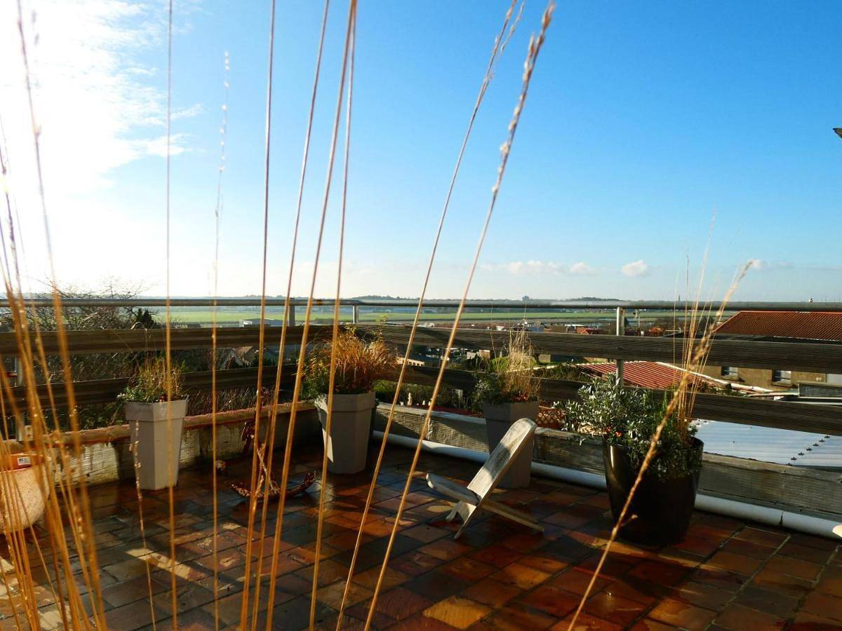 Double Room with Private External Bathroom in Étaples, Région de Montreuil