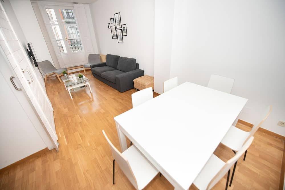 Entire apartment, Great 3 bedroom apartment on the same Plaza Mayor in Valladolid, Valladolid Province