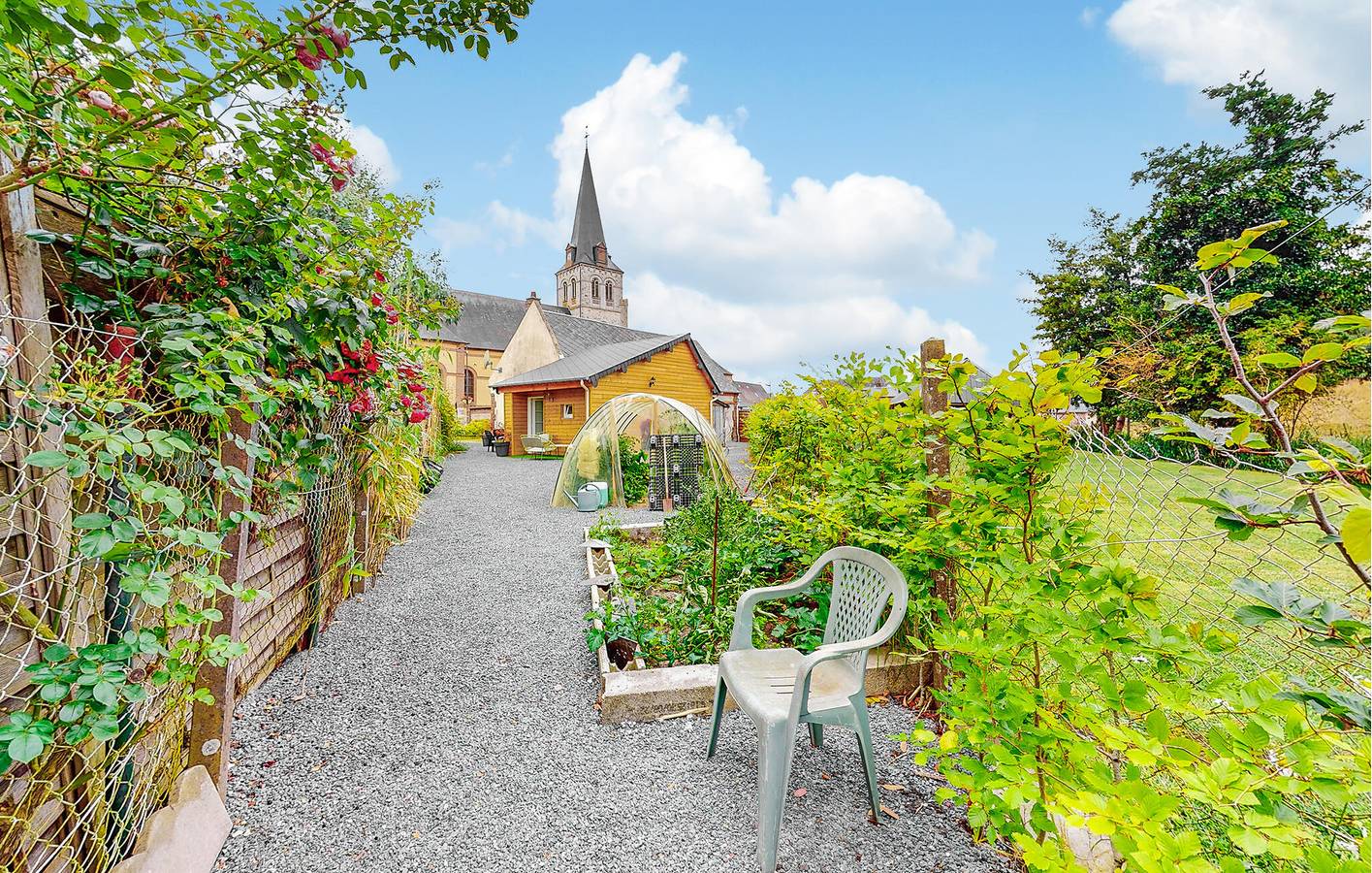 Cozy Garden Apartment with River Views - 2km to La Durdent in Grainville-la-Teinturière, Dieppe region