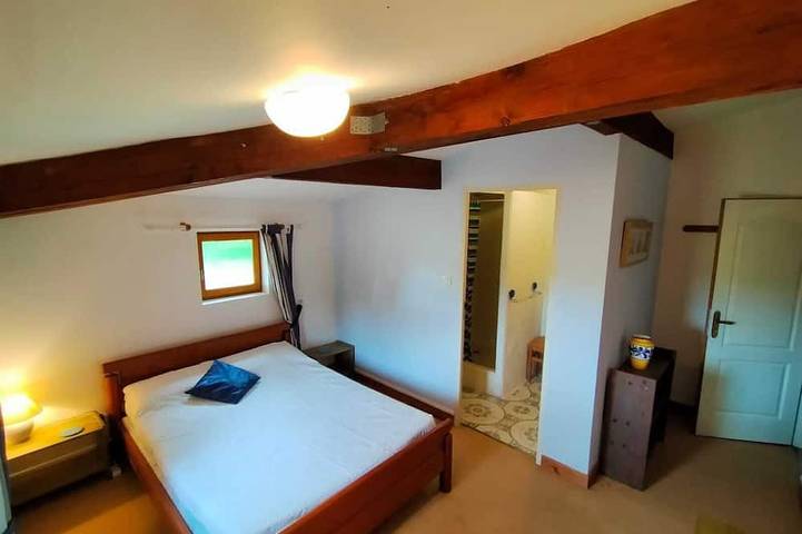 Gîte pour 50 personnes, avec terrasse et jardin à Bellon - 2