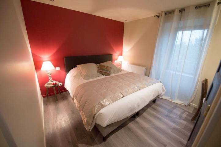 Location de vacances pour 15 personnes, avec Balcon et Jacuzzi ainsi que Terrasse et Jardin à Le Massegros
