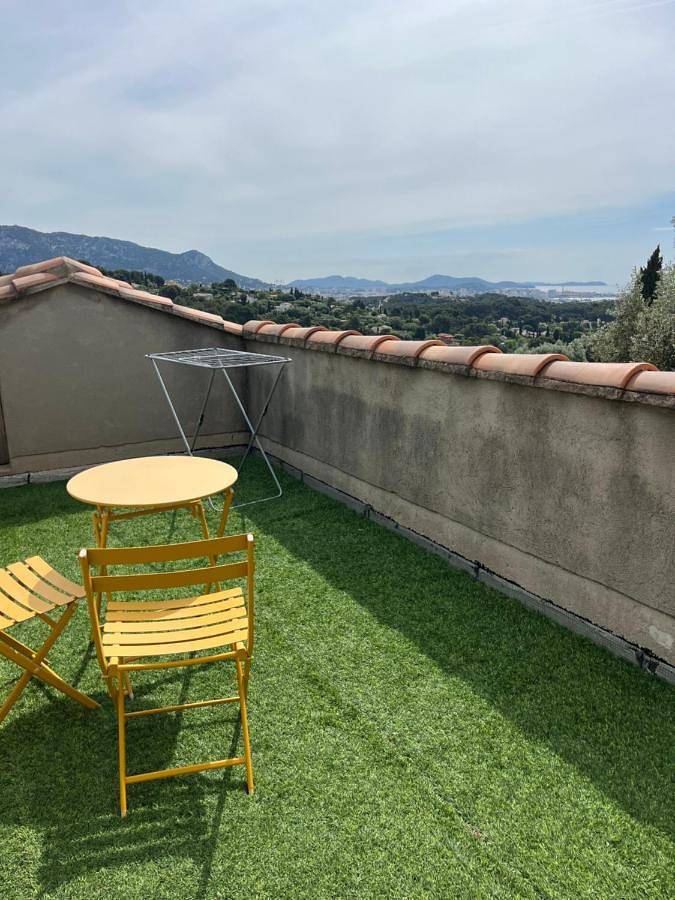 Chambre d’hôte pour 2 personnes, avec Terrasse et Vue à Ollioules