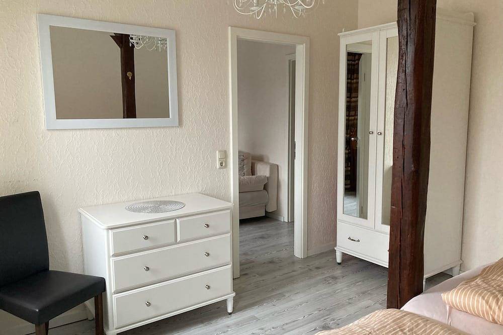Ferienwohnung im ehemaligen Bauernhaus, mit Balken und Sprossenfenstern in Lübeck (Stadt), Lübeck