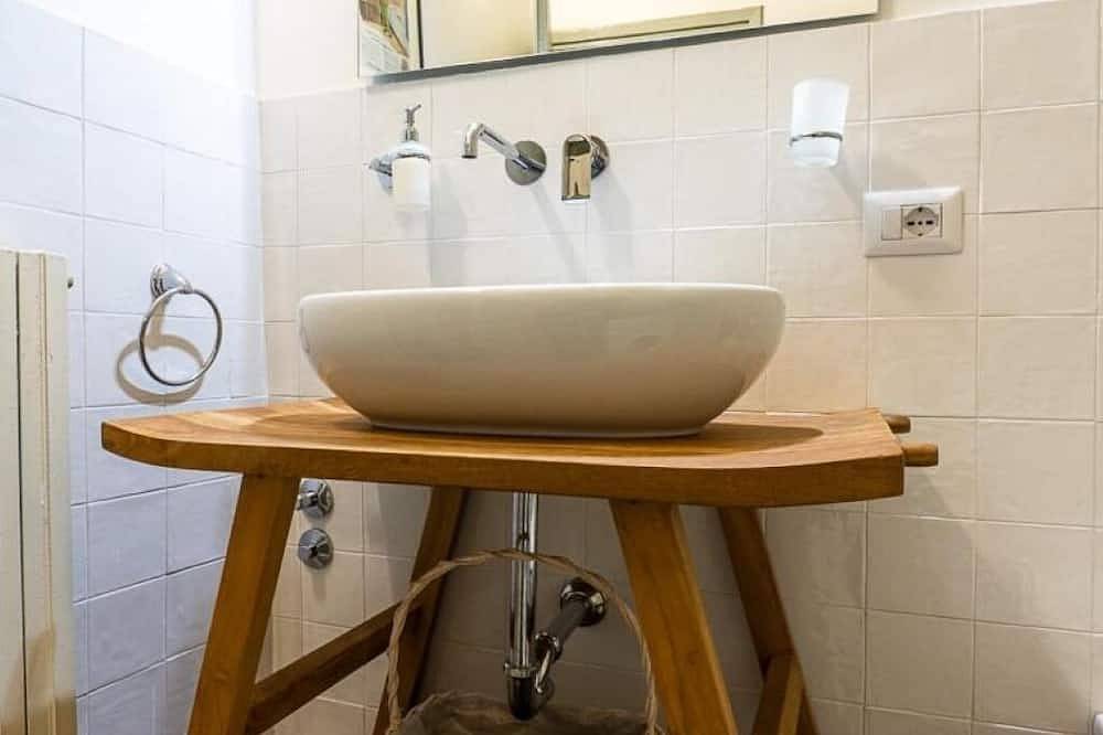 Ganze Wohnung, Very comfortable apartment with a beautiful garden in the center of Bagnoregio. in Bagnoregio, Viterbo Provinz