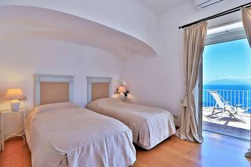 Villa for 7 Guests in Capri, Tyrrhenian Coast Campania, Picture 1